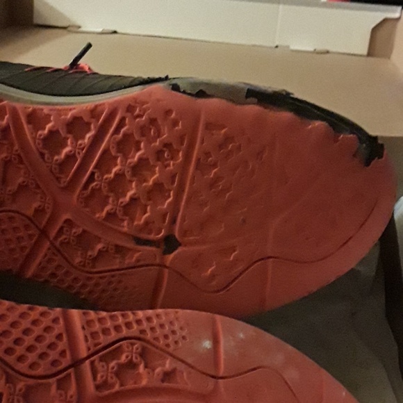 Nikes - Picture 6 of 7